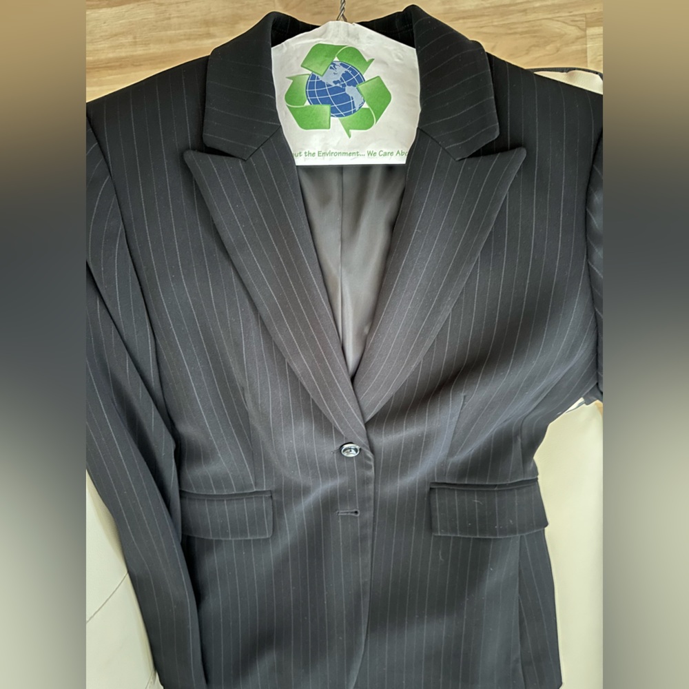 Tahari Arthur Levine Ladies Dress Suit - Pin Stripes
